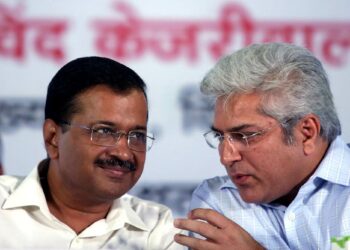 Delhi Chief Minister Arvind Kejriwal and Delhi Transport Minister Kailash Gahlot inaugurate the induction of 6000 Male and Female bus marshals in New Delhi on Monday. Bus marshals will depute in buses from October 29. EXPRESS PHOTO BY PRAVEEN KHANNA 28.10.2019