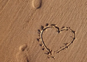 heart-symbol-drawn-beach-sand-human-footprints-vertical-photo-image-224427186