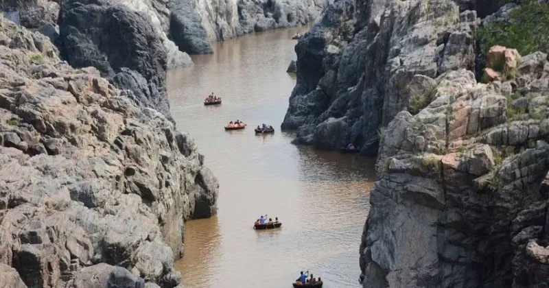 Hogenakkal Waterfalls Karnataka