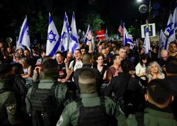 Protestors gather against Israeli Prime Minister Benjamin Netanyahu near his residence, as the conflict between Israel and Palestinian Islamist group Hamas continues, in Jerusalem, November 4, 2023. REUTERS/Ammar Awad