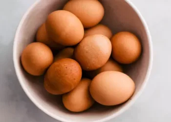 perfect-hard-boiled-eggs-recipe-ingredients-e734501d75714fd7b4b4b619ca2453ad