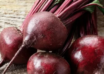 raw-beetroot-on-a-wooden-surface