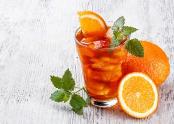 Ice tea with orange fruit and mint