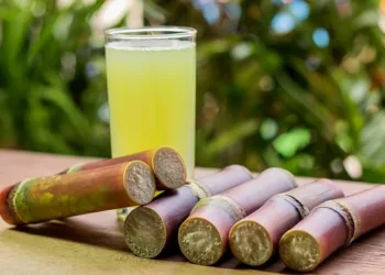 Sugarcane_Juice_ A_Refreshing_Beverage_with_Surprising_Health_Benefits1717487564