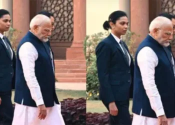 Kangana shares picture of female commando escorting PM