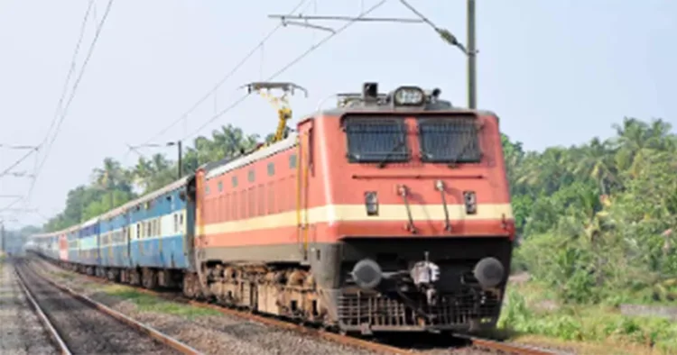 Young man jumps in front of train with his 1.5-year-old daughter