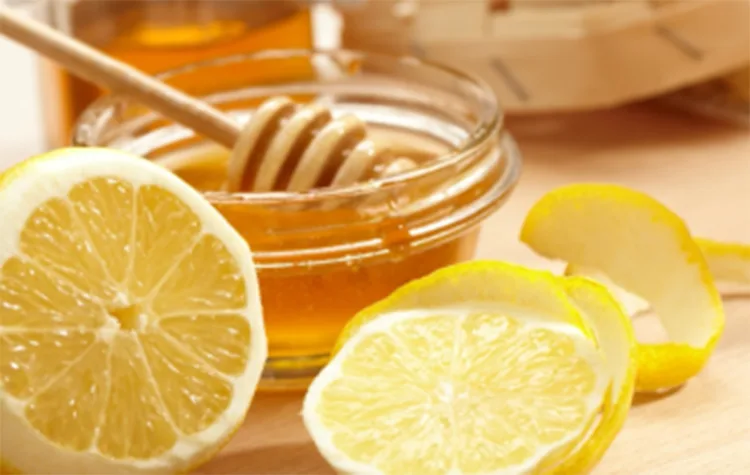 What are the health benefits of combining lemon and honey?