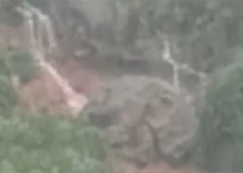 Landslide in Tamil Nadu... 3 houses buried; 7 people including children missing