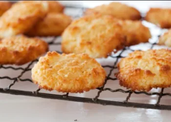 Food Lovers, Helen Jackson, recipes, food, website, Coconut biscuits, Photos by Carolyn Robertson