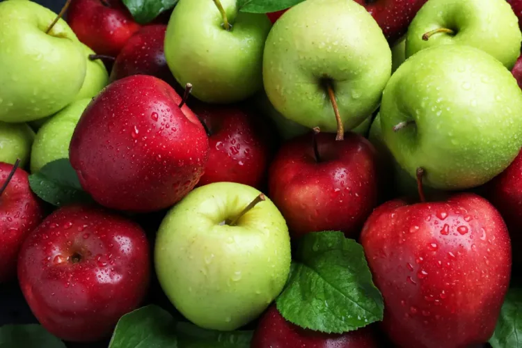 fresh-ripe-green-red-apples-87710613