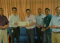 തിരുവനന്തപുരം മെഡിക്കൽ കോളേജ് യൂറോളജി വിഭാഗത്തിനുള്ള ഉപകരണങ്ങൾ യുഎസ് ടി ചീഫ് വാല്യൂസ് ഓഫീസറും ഡെവലപ്മെന്റ് സെന്റർ ഓപ്പറേഷൻസ് ആഗോള മേധാവിയുമായ സുനിൽ ബാലകൃഷ്ണൻ, മെഡിക്കൽ കോളേജ് പ്രിൻസിപ്പൽ ഡോ. പി കെ ജബ്ബാറിന് കൈമാറുന്നു. ഡോ ഹാരിസ് ചിറക്കൽ,  യു എസ് ടി വർക്ക് പ്ളേസ് മാനേജ്‌മെന്റ്റ് ആൻഡ് ഓപ്പറേഷൻസ് സീനിയർ ഡയറക്ടർ ഹരികൃഷ്ണൻ മോഹൻകുമാർ ജയശ്രീ; സിഎസ്ആർ ലീഡ്  വിനീത് മോഹനൻ, മെഡിക്കൽ കോളേജ് ആശുപത്രി സൂപ്രണ്ട് ഡോ സുനിൽ കുമാർ എന്നിവർ സമീപം.