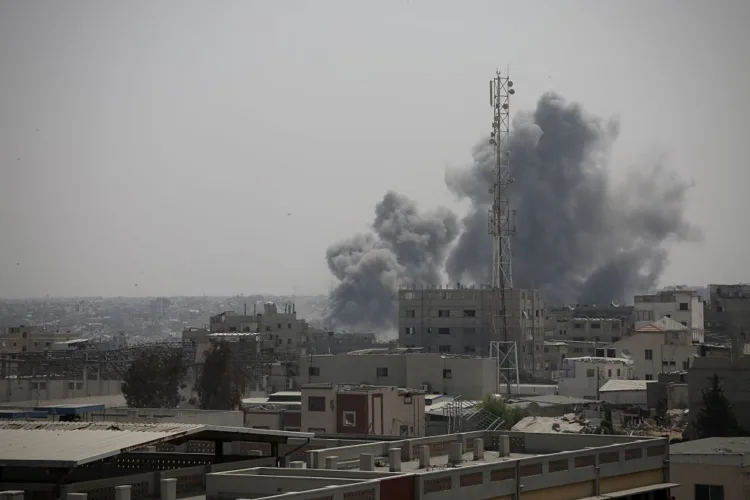 KHAN YUNIS, GAZA - AUGUST 13: Smoke rises over buildings following Israeli airstrikes on the southern Gaza city of Khan Yunis, Gaza on August 13, 2025. (Photo by Abdallah F.s. Alattar/Anadolu via Getty Images)