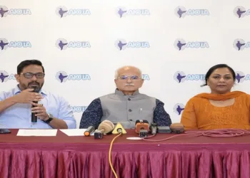 കൊച്ചിയിൽ നടന്ന പത്രസമ്മേളനത്തിൽ സംസാരിക്കുന്ന ഓൾ ഇന്ത്യ ഒക്കുപ്പേഷണൽ തെറാപ്പിസ്റ്റ് അസോസിയേഷൻ സെക്രട്ടറി ഡോ. ജോസഫ് സണ്ണി കുന്നശ്ശേരി. സമീപം അസോസിയേഷൻ പ്രസിഡന്റ് ഡോ. പങ്കജ് ബാജ്‌പേയി, കേരള ഒക്കുപ്പേഷണൽ തെറാപ്പിസ്റ്റ് അസോസിയേഷൻ പ്രസിഡന്റ് ഡോ. മേരി ഫിലിപ്പ് എന്നിവർ.