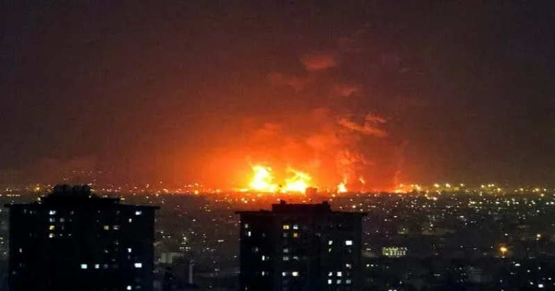 സൗദിയിൽ ഇറാന്റെ മിസൈൽ ആക്രമണശ്രമം: തകർന്നുവീണ അവശിഷ്ടങ്ങൾക്കിടയിൽ ഇന്ത്യക്കാരനടക്കം രണ്ട് മരണം സൗദിയിൽ ഇറാന്റെ മിസൈൽ ആക്രമണശ്രമം: തകർന്നുവീണ അവശിഷ്ടങ്ങൾക്കിടയിൽ ഇന്ത്യക്കാരനടക്കം രണ്ട് മരണം